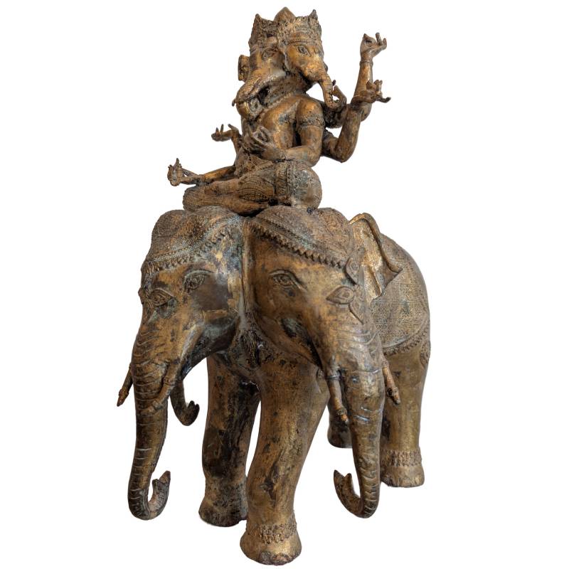 Trimukha Ganesha Statue aus Bronze aus Nepal auf Airavata mit alter Patina