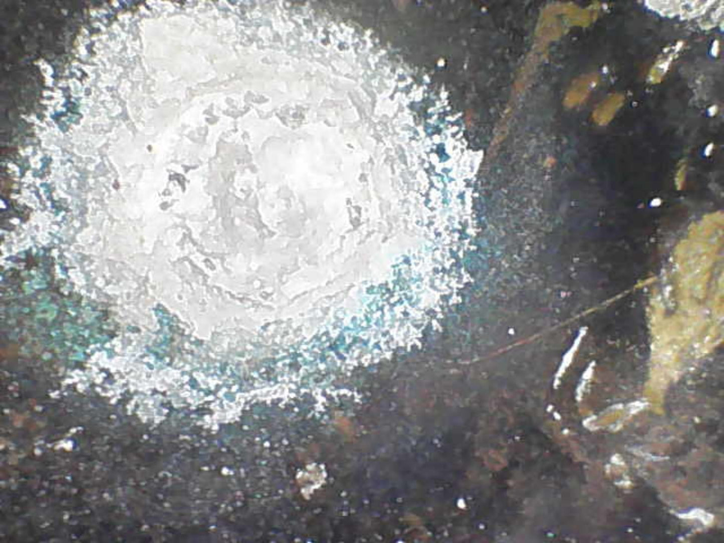 basis mit oxidation und mineralischen ablagerungen