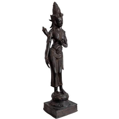 elegante koerperhaltung leichte hueftstellung figur