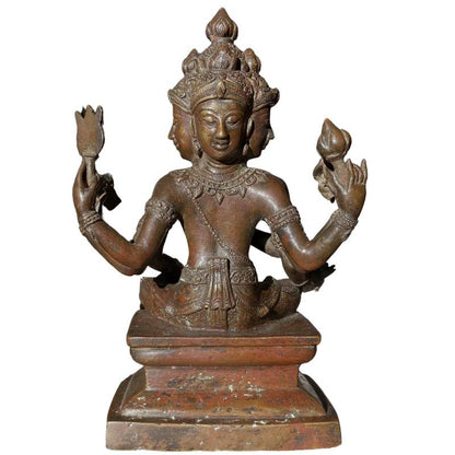 Antike Statue eines sechsarmigen Brahma aus Bronze (zesarmige Brahma brons), sitzend in klassischer Haltung (klassieke houding), Lot 162 bei 1stbuddha, 17.-19. Jahrhundert, 4,8 kg massiv, mit Resten von Feuervergoldung und ritueller Abnutzung.
